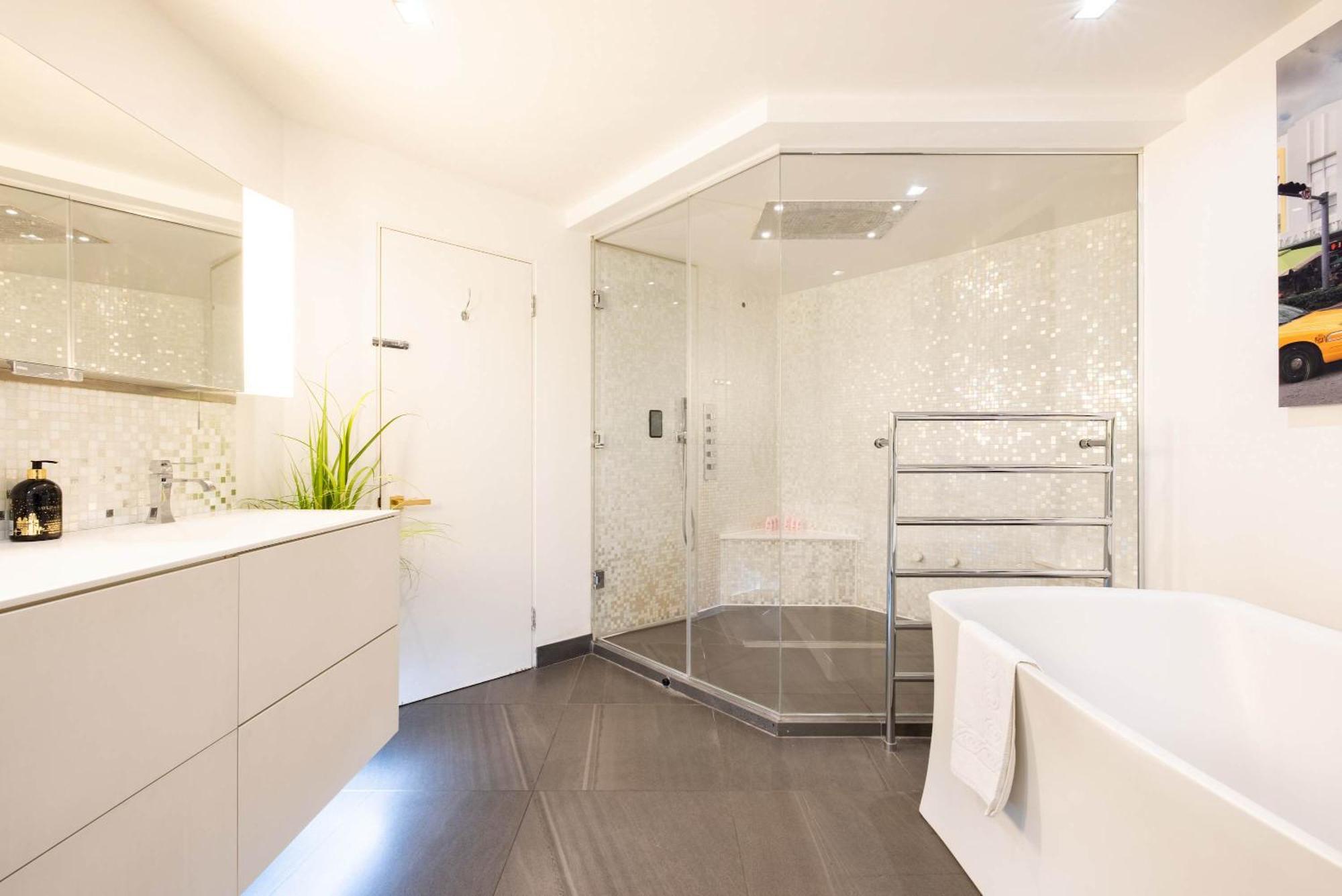 Amazingly Luxurious Loft Apartment, Soho - 3 Bedrooms, 2 Bath & Office Londra Exterior foto